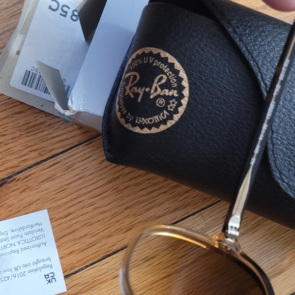NWT Authentic RAY-BAN sun glasses - Picture 7 of 8